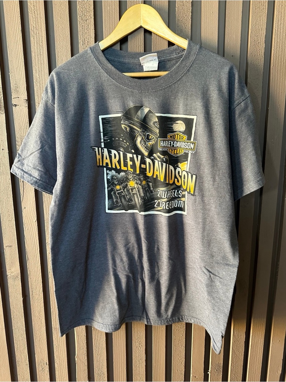 2 Wheels 2 Freedom Harley Davidson A. D. Farrow Men’s Grey Tshirt Size L